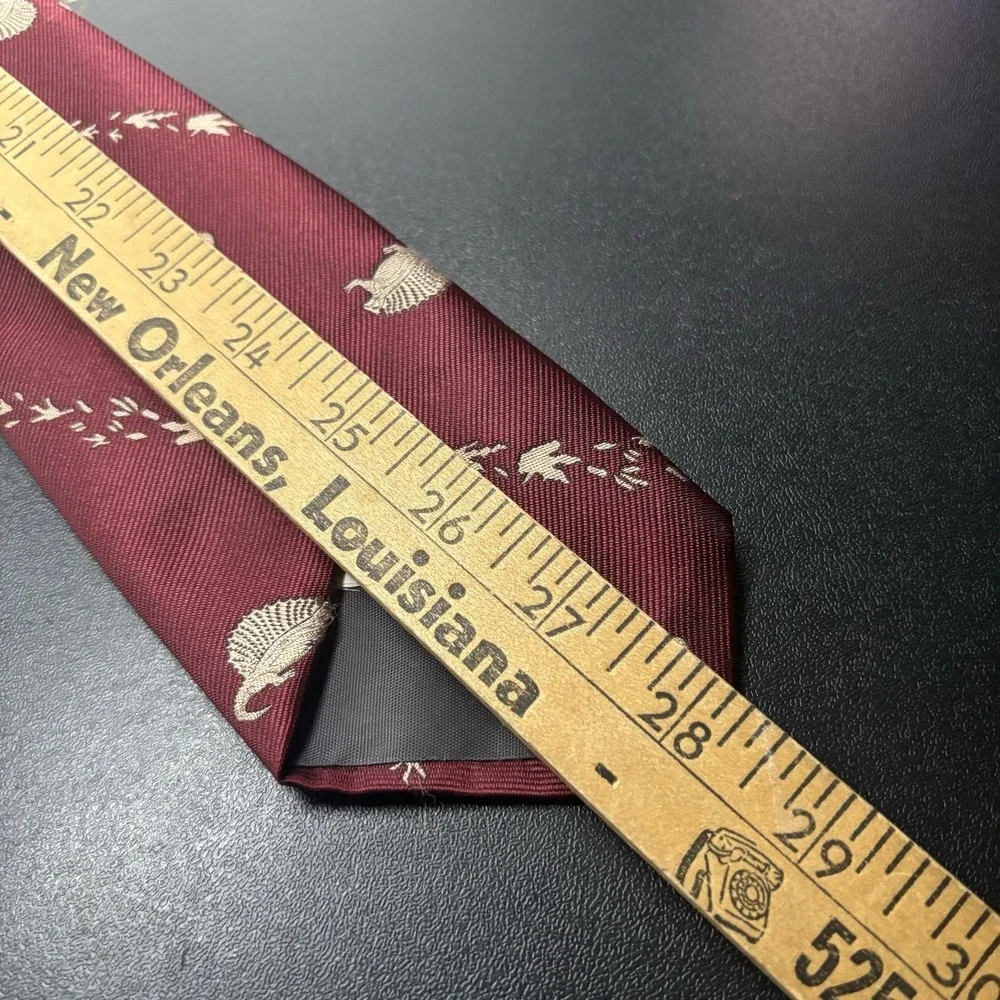 Smithsonian Institution Men's Neck‎ Tie Maroon Lizard Footprints 56 Inch